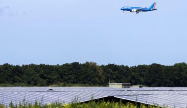 Zonnepark bij Schiphol moet 78.000 panelen weghalen na klachten van piloten