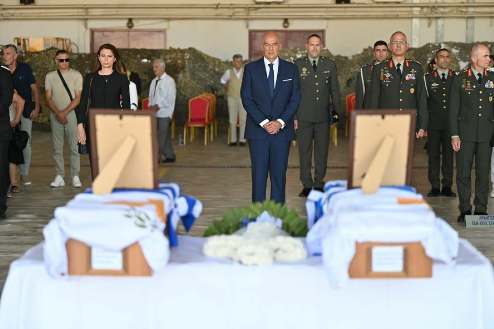 Η Ελλάδα υποδέχθηκε τους ήρωες που έπεσαν υπερασπιζόμενοι την Κύπρο: Εκπληρώνουμε το ιστορικό μας χρέος, λέει ο Δένδιας για τον επαναπατρισμό οστών Ελλήνων οπλιτών