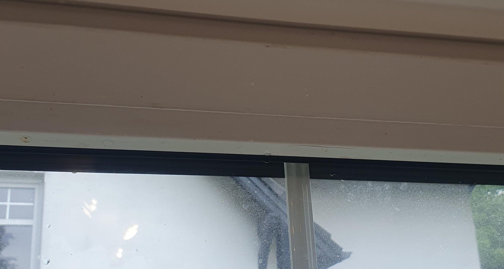 Window wall crack