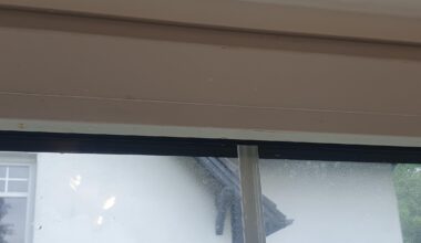 Window wall crack