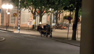 Oväntat nattmöte i Aspudden - Hemsnickrat, mobilt rave möter tidningsbud och återvinnare