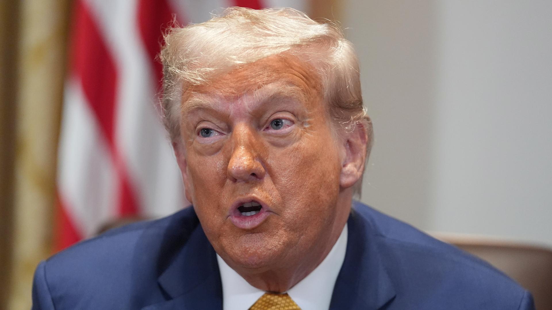 Donald Trump spricht in einer Kabinettssitzung im Weißen Haus. Donald Trump spricht in einer Kabinettssitzung im Weißen Haus.