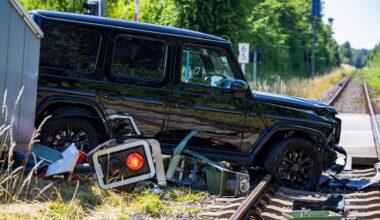 Autofahrer kracht an Bahnstrecke Dieburg-Frankfurt in Schrankenanlage ➤ Hessen am Morgen: Die Nachrichten im Ticker | hessenschau.de