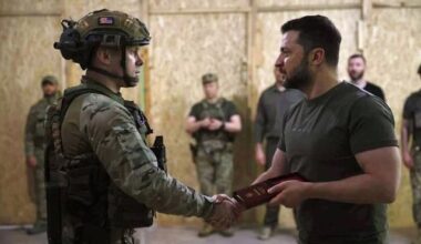 Major Oleh Shyriaiev, a front-line commander recently awarded the title of Hero of Ukraine, has developed a new kind of combat gear: a lightweight, Kevlar-based suit designed to protect infantry soldiers from drone-dropped explosives and shrapnel.
