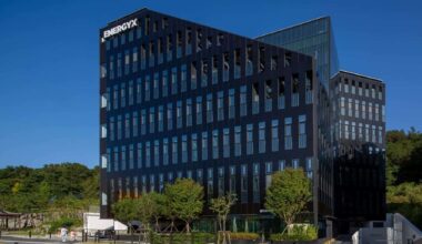 Converting buildings into power plants
