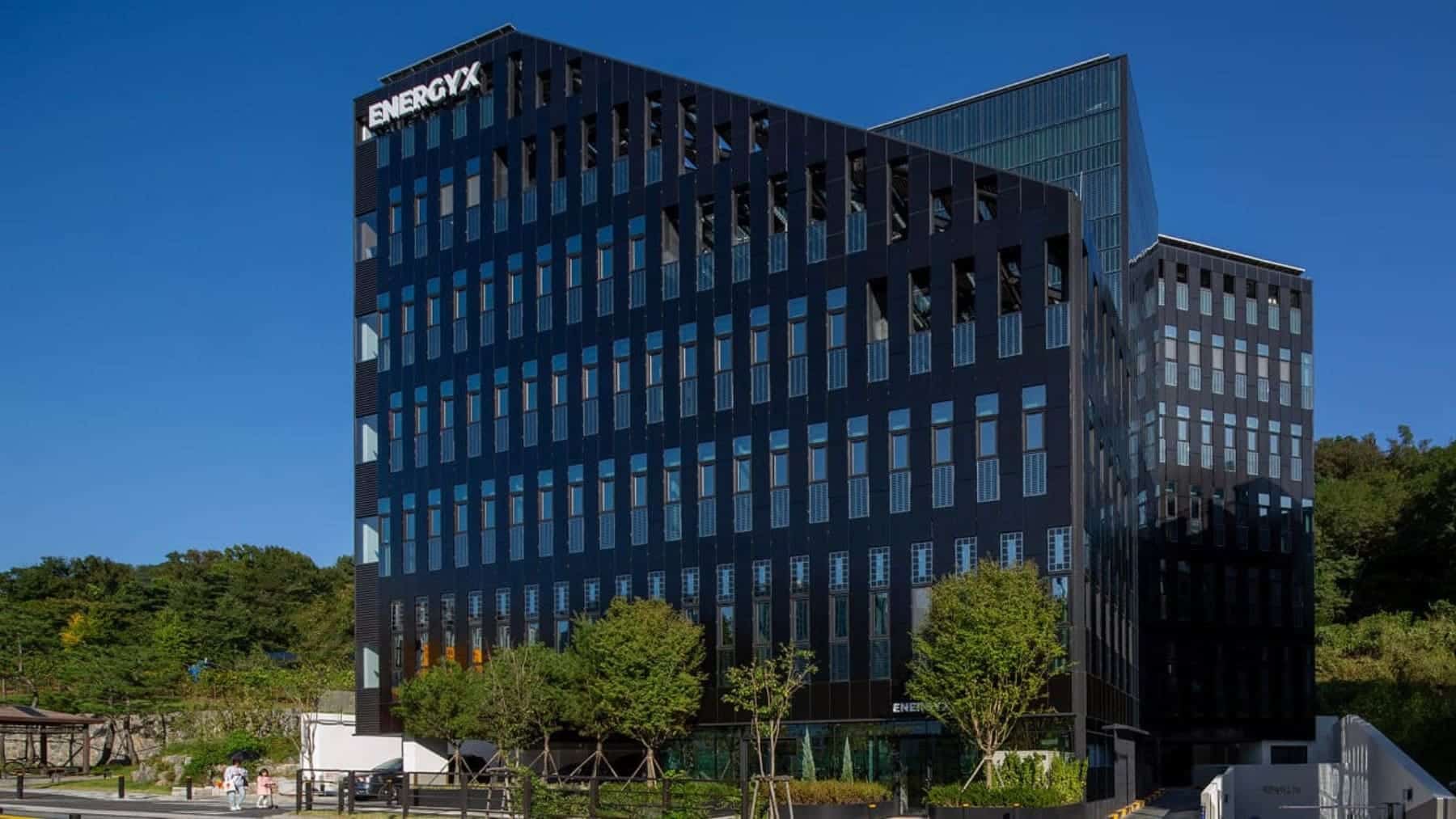 Converting buildings into power plants