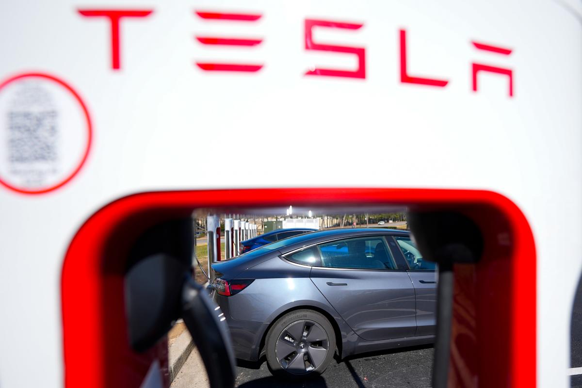 Tesla announces November annual meeting under pressure from shareholders