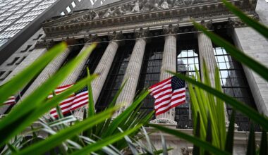 Dow futures rise as S&P 500, Nasdaq lag as Wall Street juggles tariffs, earnings, and inflation