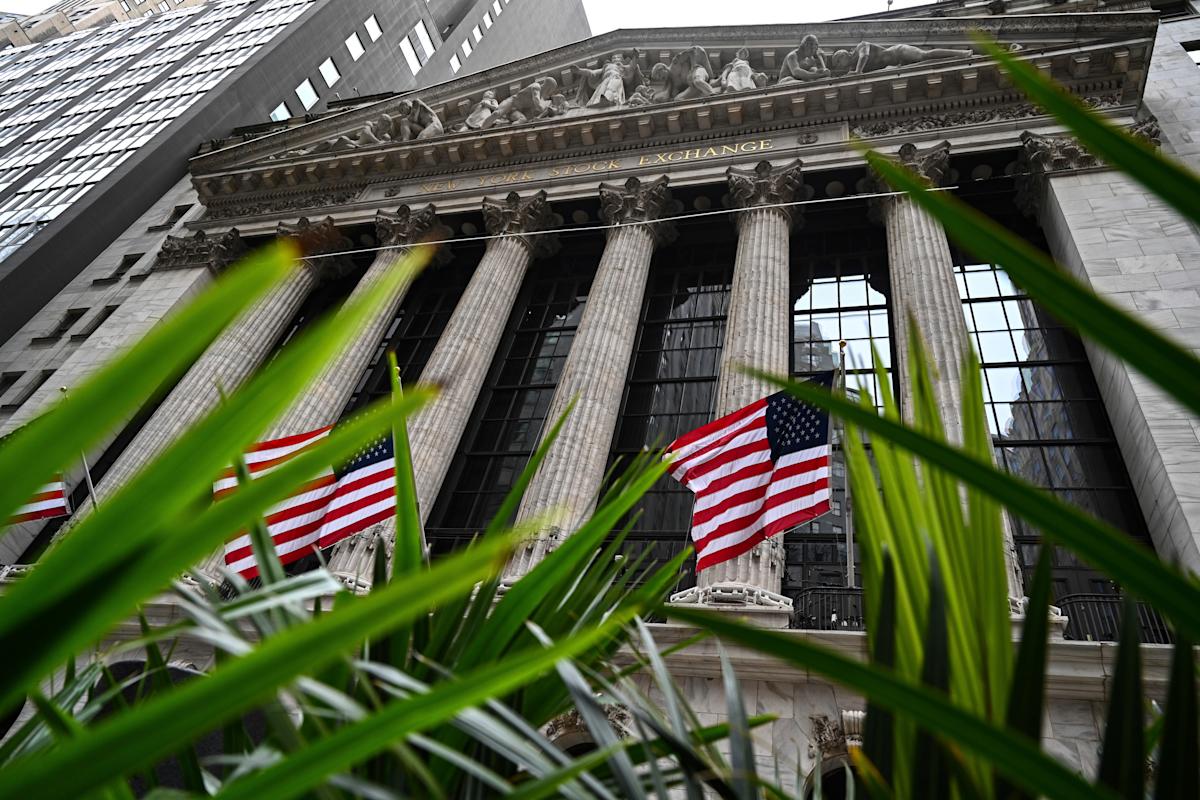 Dow futures rise as S&P 500, Nasdaq lag as Wall Street juggles tariffs, earnings, and inflation