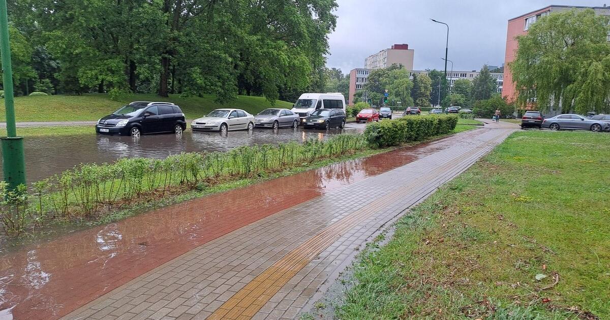 Smarkios liūtys pradėjo skalauti Lietuvą: ypač kliuvo Palangai - Vakarų ekspresas