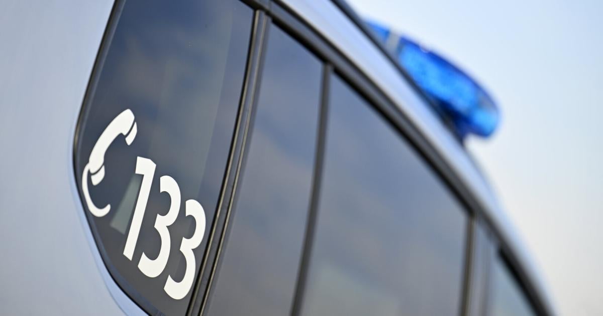 Verfolgungsjagd in Wien: 18-Jähriger krachte mit Auto in Linienbus