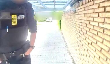 Jeg havde besøg af en politimand forleden, og brød mig ikke om hans opførsel. Hvad mener I?