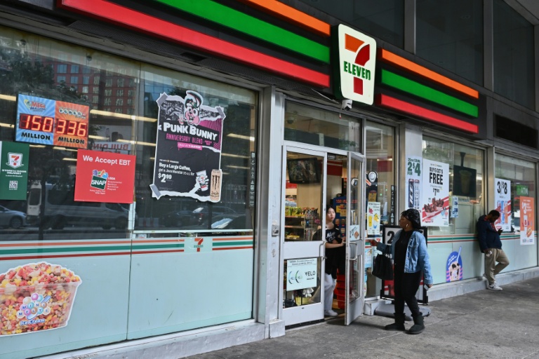 Stocks extend Wall St gains, 7-Eleven owner plunges