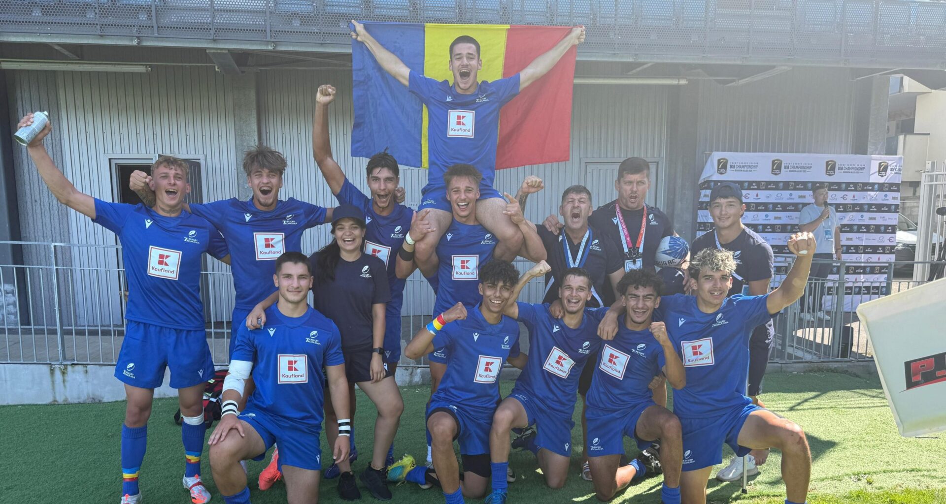 România U18 7s se menține în Rugby Europe Championship și sezonul următor. Băieții au terminat pe locul 9 la Bourgoin-Jallieu