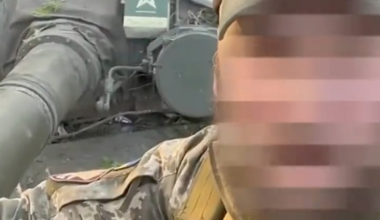 Ukrainian Defense Forces demonstrated a T-72 tank handed over by Russian soldiers who voluntarily surrendered.