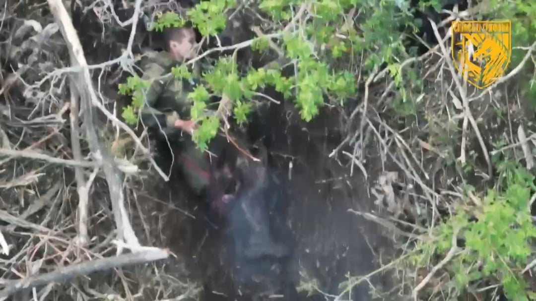 russian soldier with serious lower body injuries commits casual suicide in a foxhole. July 2025, unknown location [NSFW]