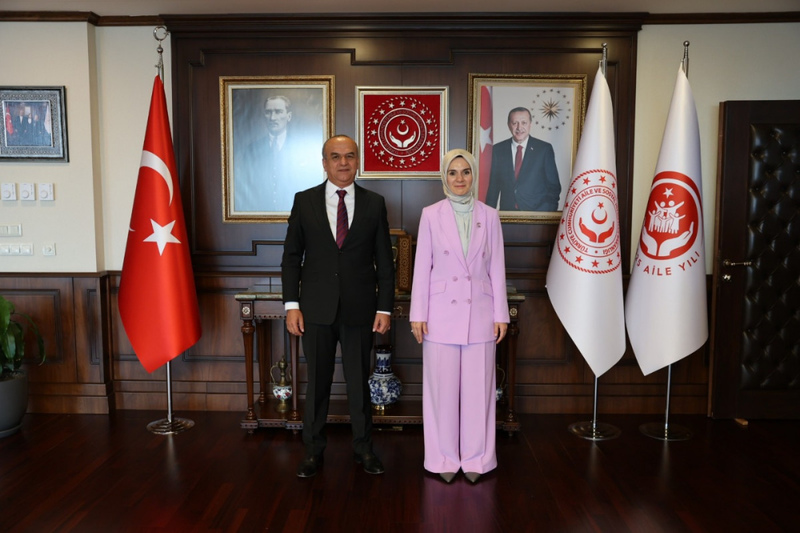 Ambassador of Tajikistan meets with Minister of Family of Turkey