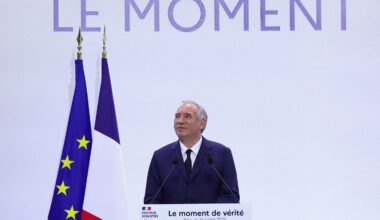 Suppression de deux jours fériés : un « symbole de la violence sociale » du budget Bayrou, pour Jean-Luc Mélenchon, « une attaque contre notre histoire », estime le RN