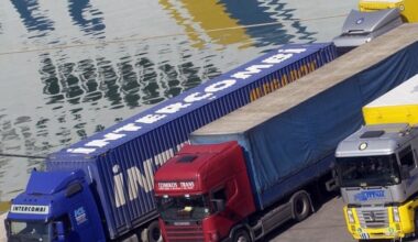 Trade deficit shrinks on oil prices