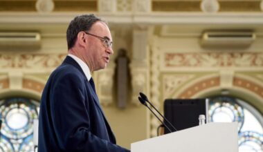 Bank of England governor suggests economy needs interest rate cut