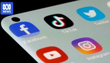 Federal politics live: Government says it will not be 'bullied' to exempt YouTube from social media ban