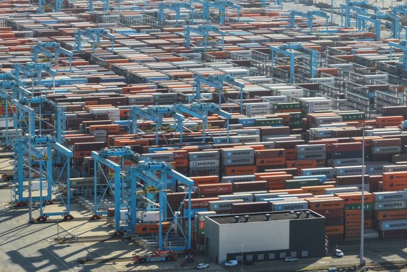 EU seeks trade deal with Trump this month, new tariff notices due