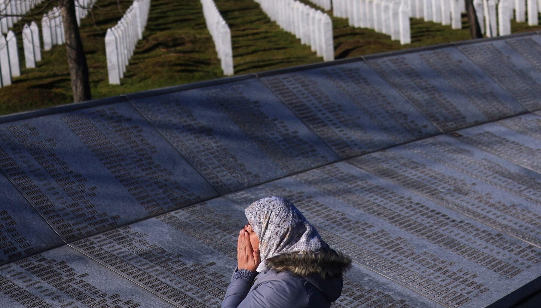 Danas obilježavamo 30 godina od genocida u Srebrenici, u ovom vrhuncu velikosrpske agresije na ostale nacije, sistemski je ubijeno 8372 dječaka i muškaraca