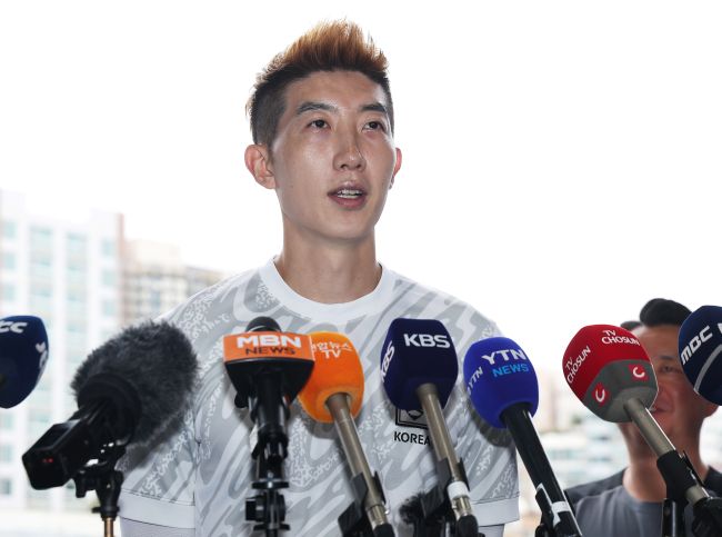 South Korea goalkeeper Jo Hyeon-woo speaks to reporters before a training session for the East Asian Football Federation E-1 Football Championship at Seongnam Stadium in Seongnam, Gyeonggi Province, on July 14, 2025. (Image courtesy of Yonhap)