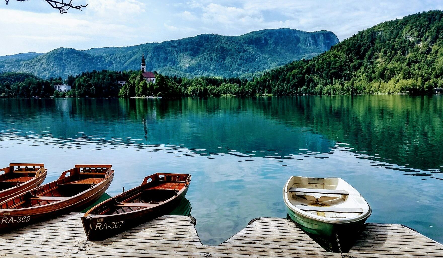 V Sloveniji turistov občutno več kot lani: Preverite, katera mesta so najpogosteje obiskali