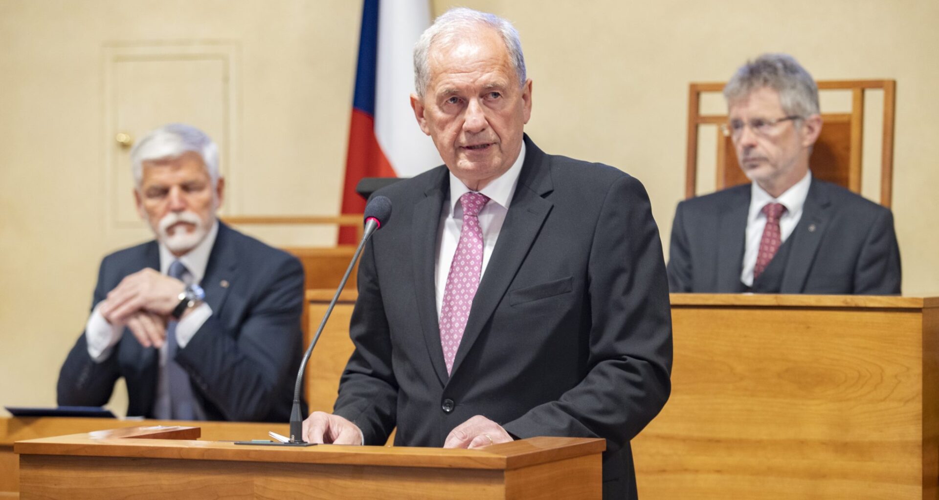 Obnova řízení před Ústavním soudem je vhodné řešení, uvedla vláda. Předseda Josef Baxa dopisem přislíbil ji projednat. Foto: Senát