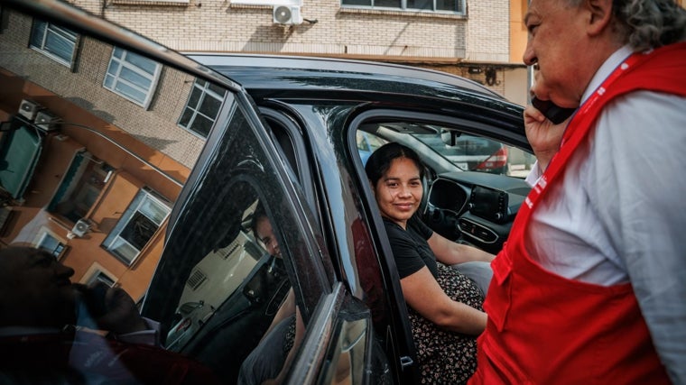 Ana y su familia llegan en coche a Garciotum
