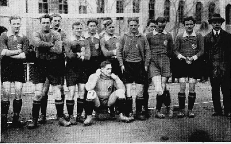 17. srpnja 1927. - Radio Zagreb (današnji Hrvatski radio) prenosi prvi radio prijenos nogometne utakmice u Hrvatskoj. Prenošena je finalna utakmica za Balokovićev pokal između Građanskog i HAŠK-a (4:2).