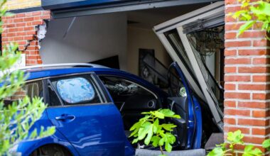 11-jarig meisje rijdt onder toezicht van ouders met auto huis in Hengelo in