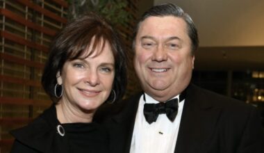Who is Bob Reynolds, the host of JD Vance's Nantucket fundraiser?