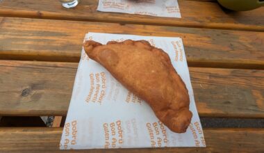 Slovenská pizza fritta alebo plnený langoš