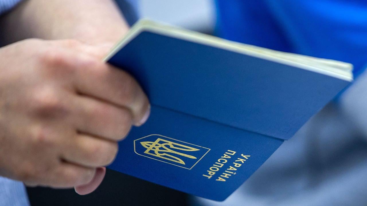 Foreign policy expert Stephan Mayer (CSU): the  (Germans) citizen's allowance for male Ukrainians of military age must finally be ended .