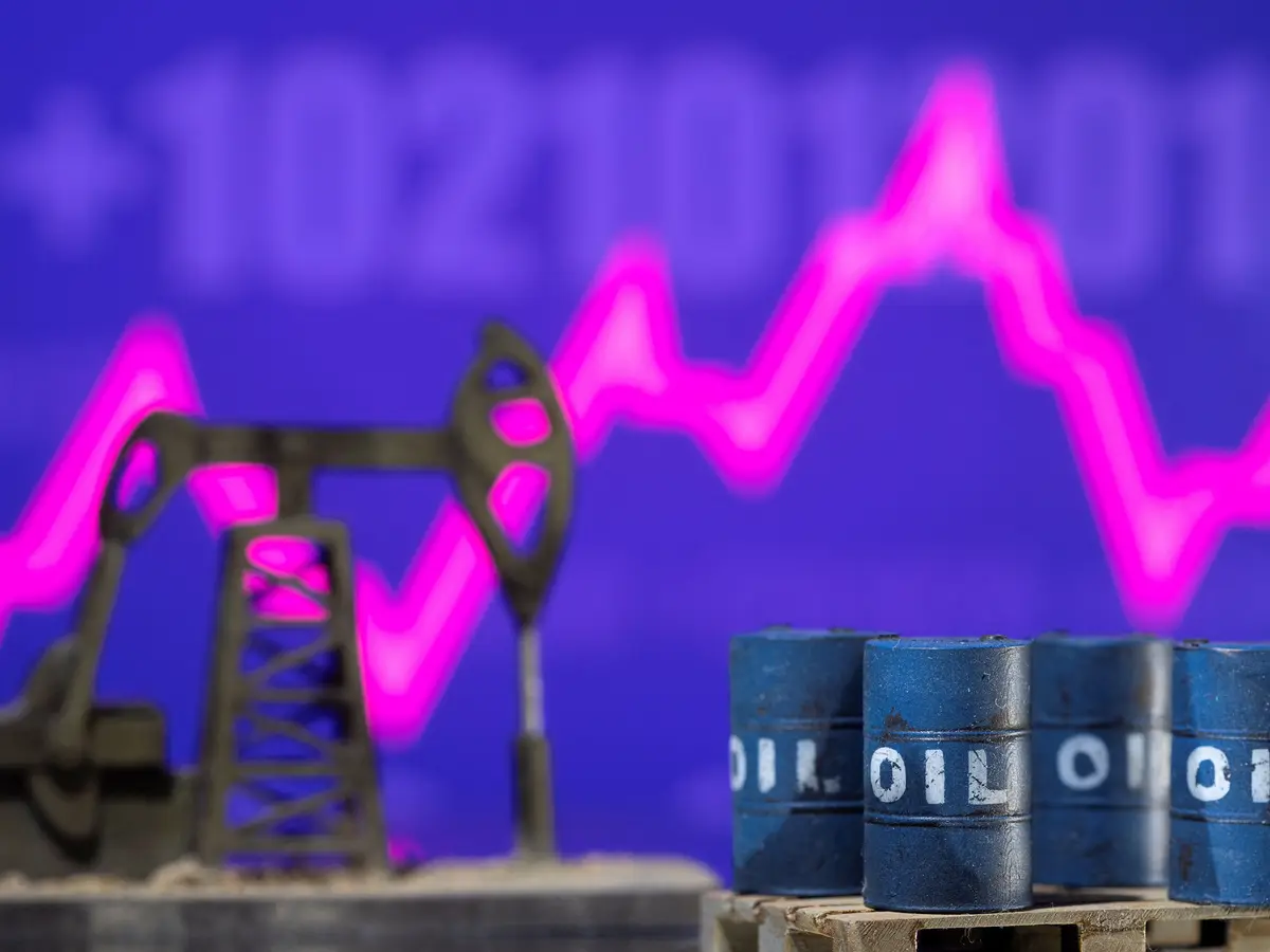 EU pushes for floating price cap on Russian oil to undercut Kremlin revenues