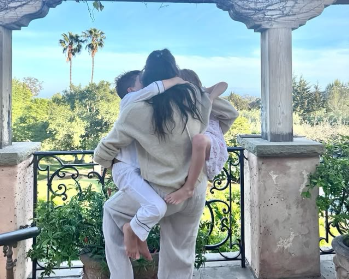 Did Meghan Markle Use Surrogacy for Her 2 Kids? 2 Meghan Markle with her two children, Archie and Lilbet.