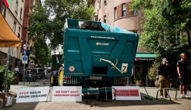 bne IntelliNews - Hungarian farmers dump manure at EU headquarters in protest at planned cuts in CAP funds