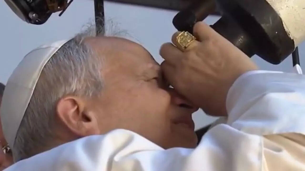Image credits: X Images of the pope looking at the moon through the telescope have gone viral