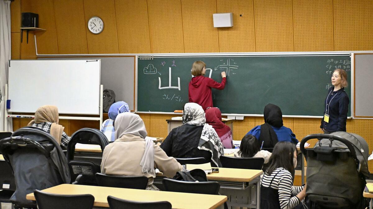 Afghan moms smashing Japan's language barrier for sake of kids