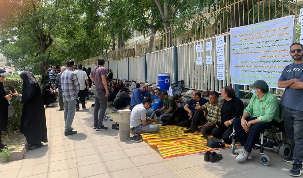 Protest and sit-in by National Housing applicants at the Road and Urban Development Office in Arak, July 12, 2025