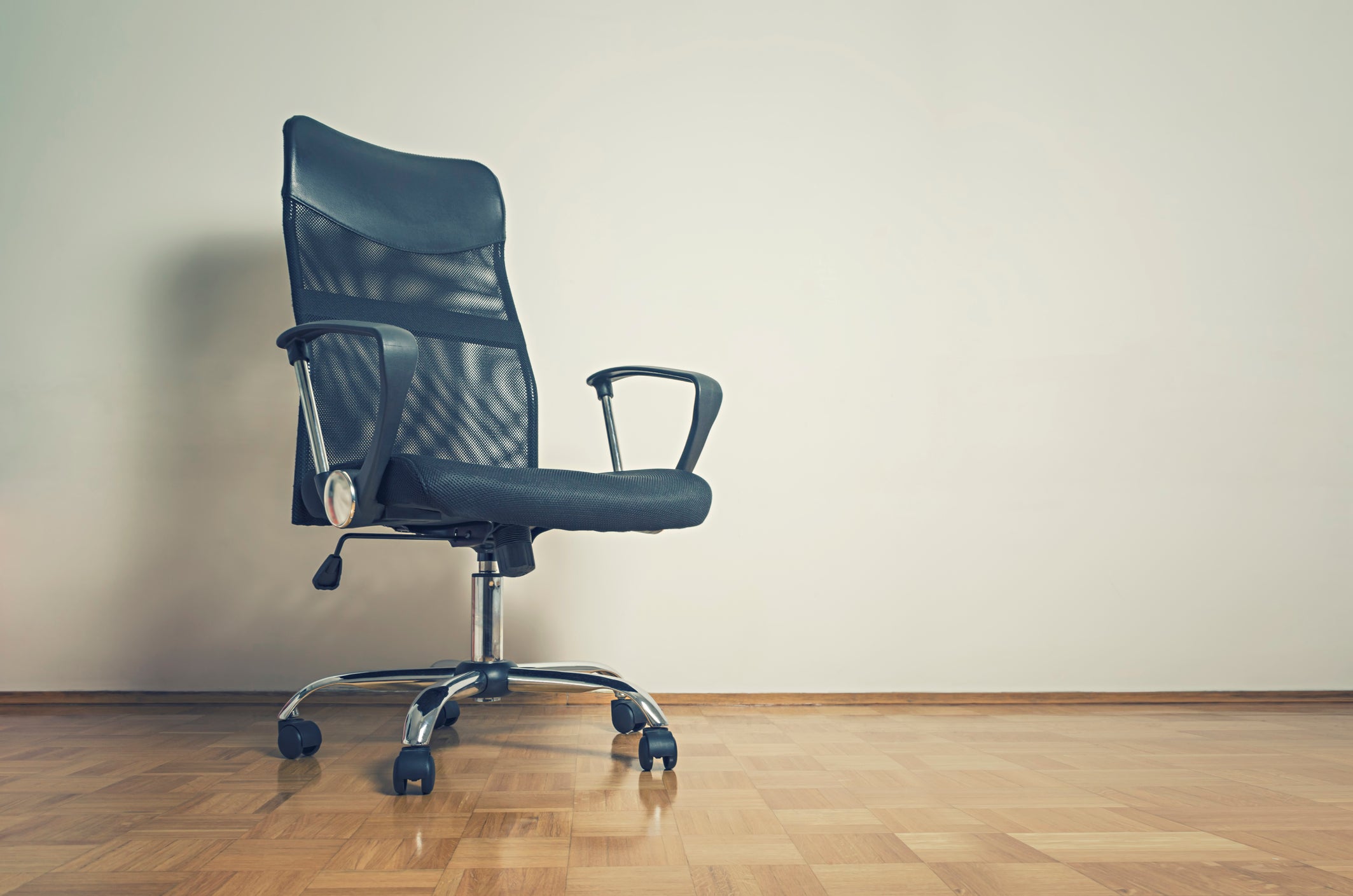 Companies are hiring fewer middle managers and recent graduates are having a difficult time finding entry-level white collar jobs. Artificial Intelligence may be worsening both trends