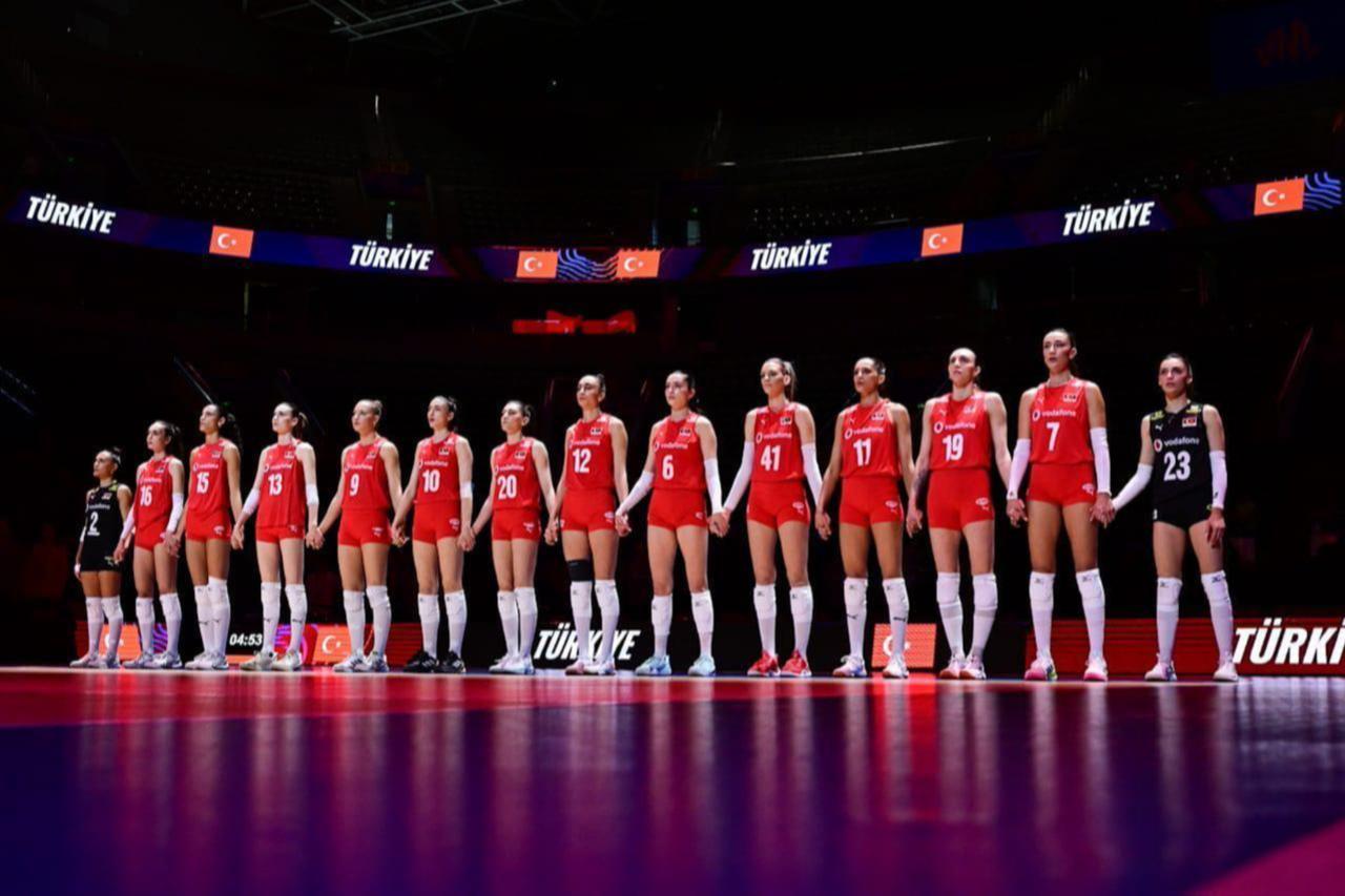 Turkiye women’s national volleyball team lines up during pre-match ceremony before 3-1 win over France in first 2025 VNL game, Beijing, China, June 4, 2025. (AA Photo)