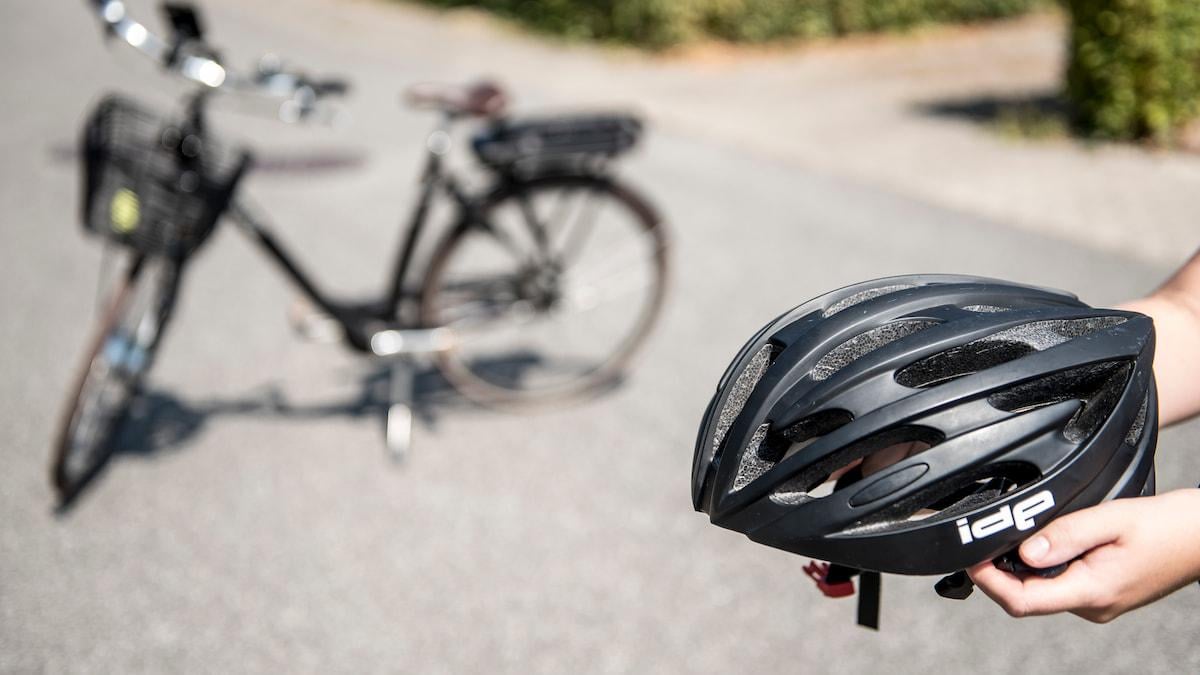 Cyklistforbund: Tvungen cykelhjelm er 'tudetosset'. [mange vil ikke cykle, hvis hjelm bliver lovkrav]