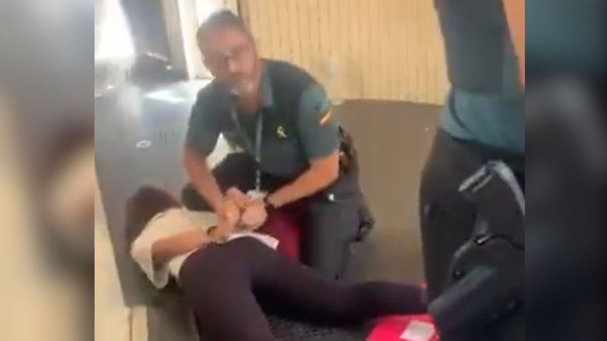 50 Jewish kids removed from flight in Spain, airline rejects antisemitism claims