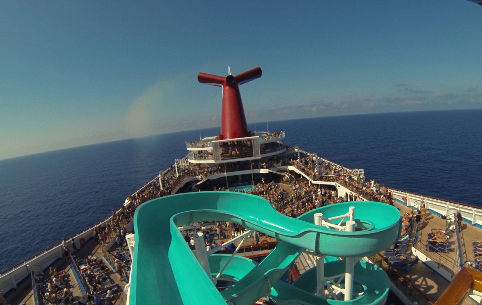 Suomi-Netflixin ykköselokuva juuri nyt – 4000 ihmistä koki elämänsä painajaisen kun luksusmatka muuttui kakkaristeilyksi