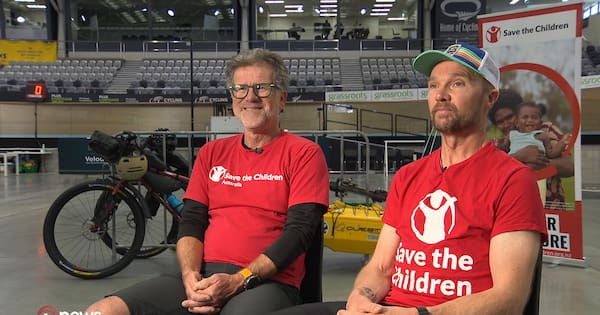 Kiwi and Aussie cycle, ski and hike the length of NZ to fundraise