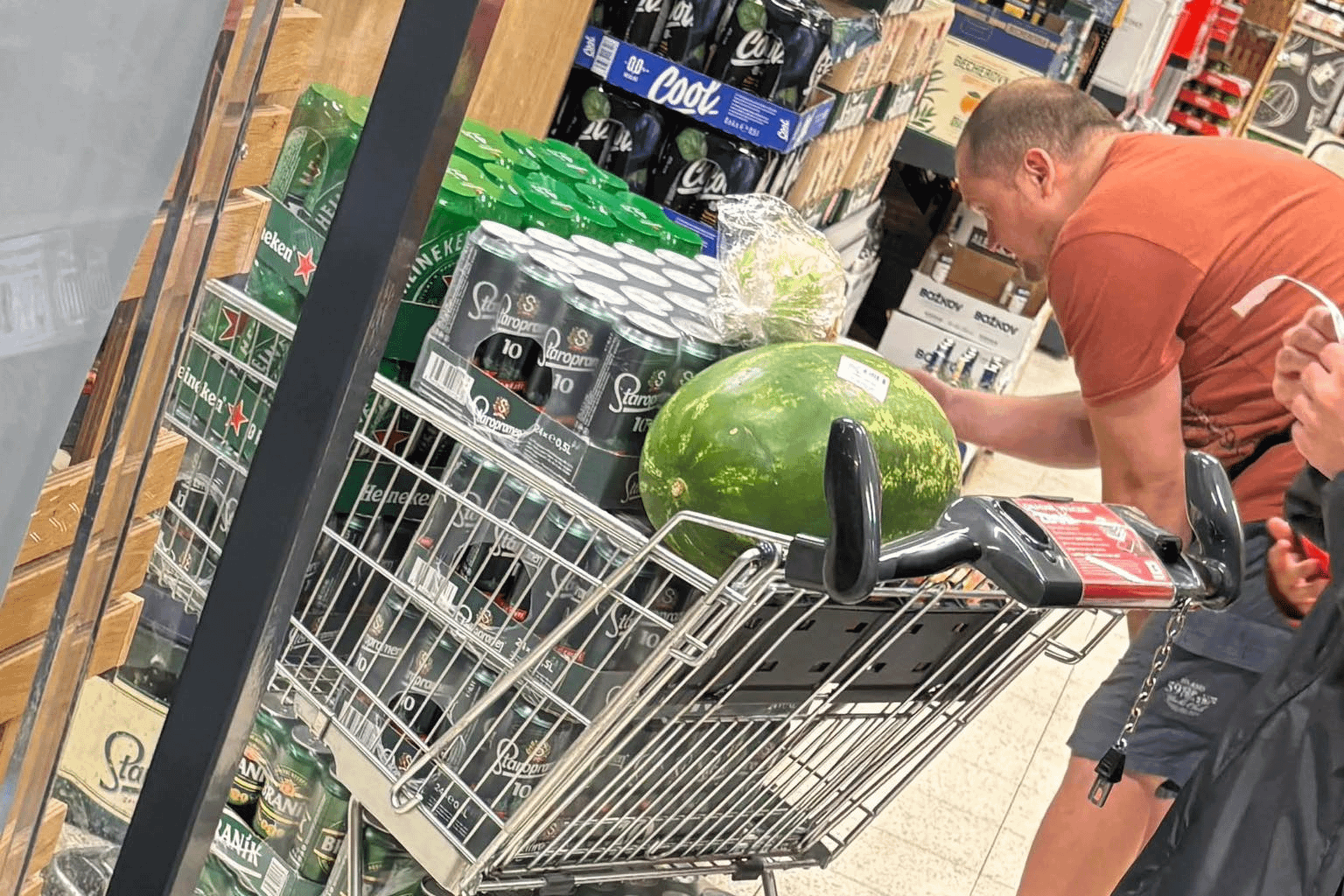 týpek je nejspíš po výplatě
