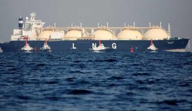 Pakistan faces risk of LNG glut, warns minister